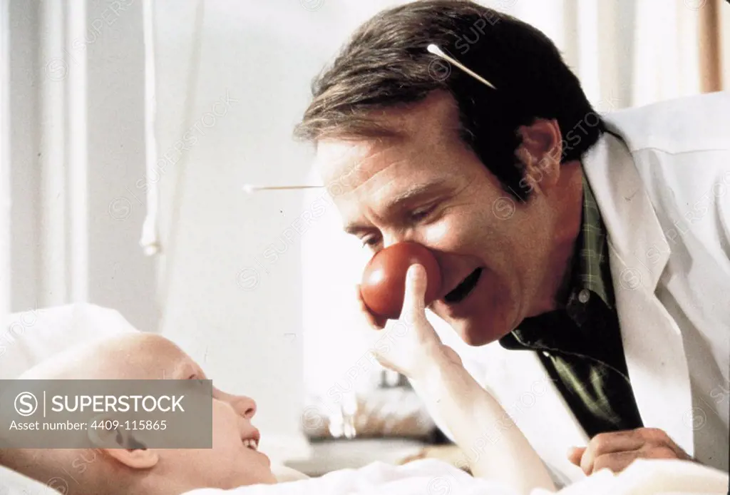 ROBIN WILLIAMS in PATCH ADAMS (1998), directed by TOM SHADYAC.