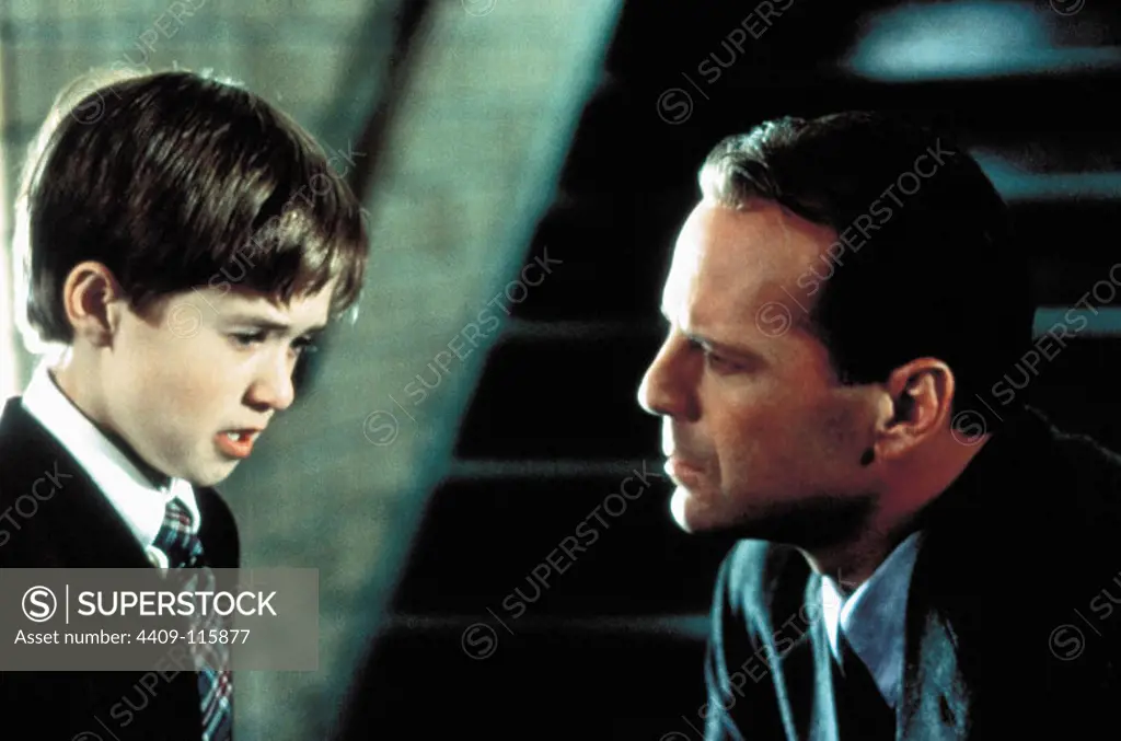 BRUCE WILLIS and HALEY JOEL OSMENT in THE SIXTH SENSE (1999), directed by M. NIGHT SHYAMALAN.