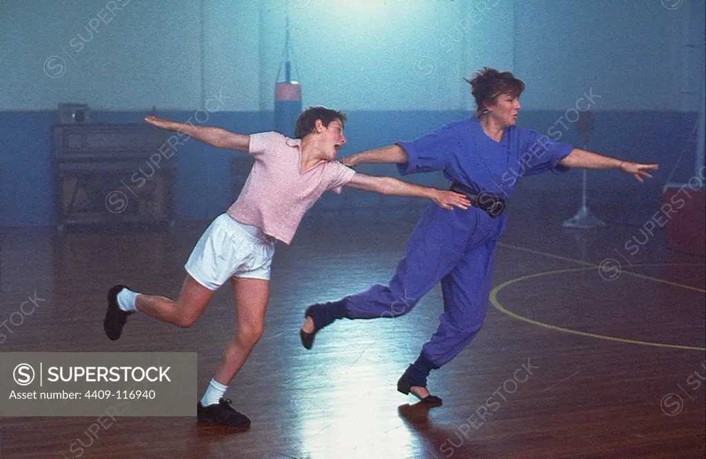 JULIE WALTERS and JAMIE BELL in BILLY ELLIOT (2000), directed by STEPHEN DALDRY.