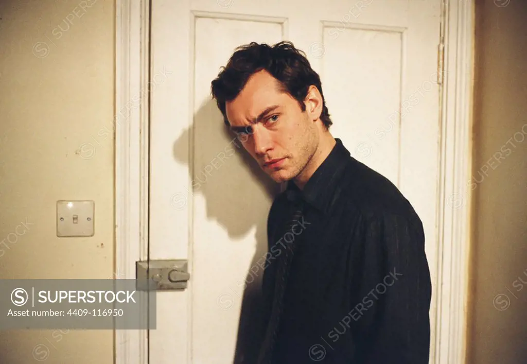 JUDE LAW in CLOSER (2004), directed by MIKE NICHOLS.