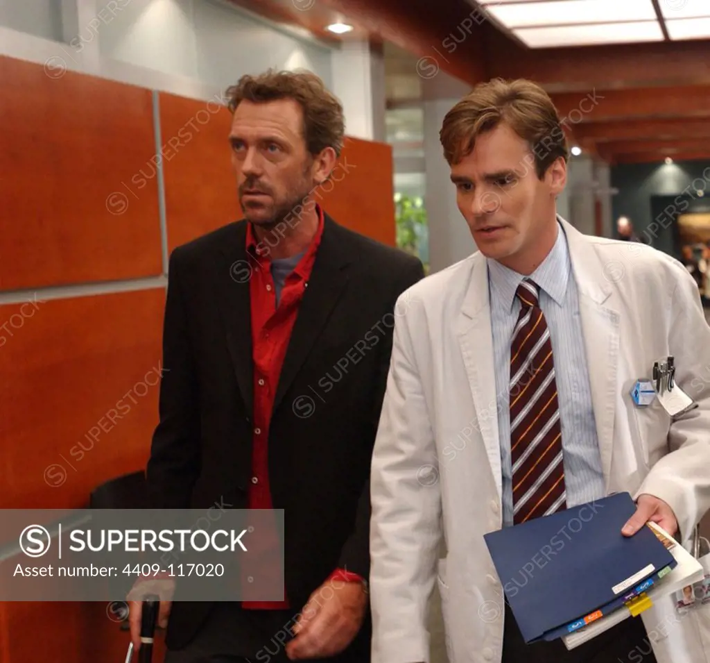 ROBERT SEAN LEONARD and HUGH LAURIE in HOUSE, M. D. (2004) -Original title: HOUSE M. D.-, directed by KEITH GORDON and BRYAN SINGER.