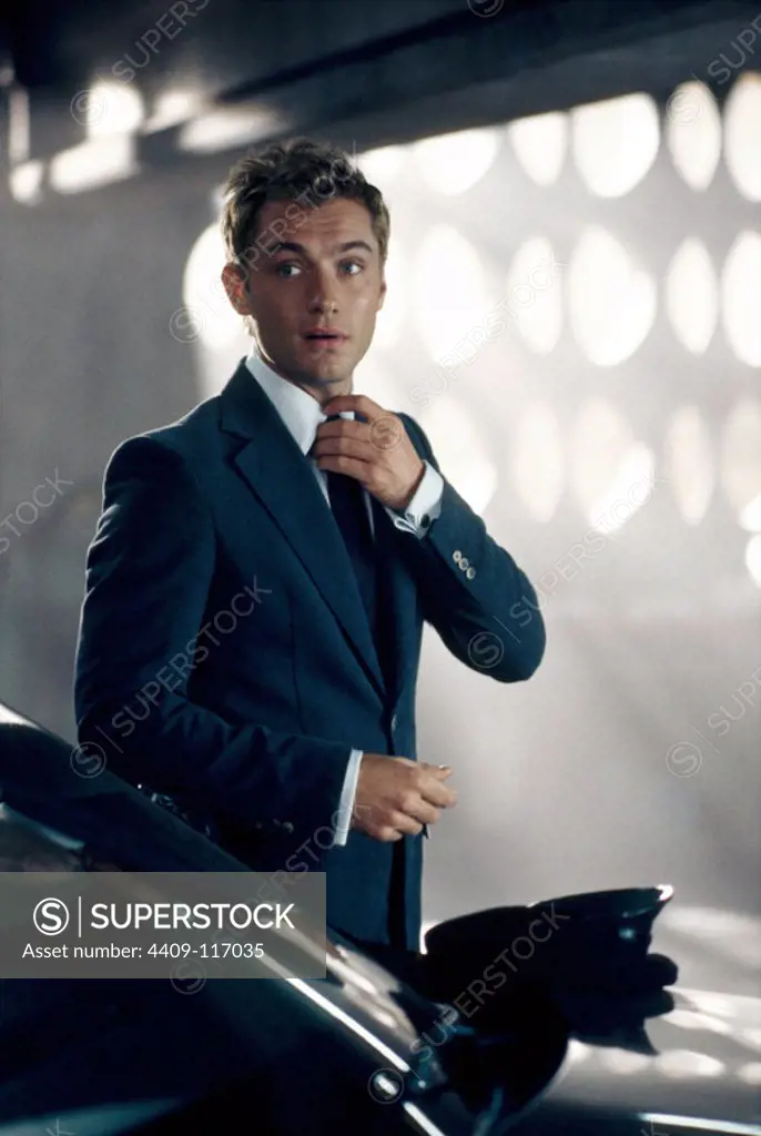 JUDE LAW in ALFIE (2004), directed by CHARLES SHYER.