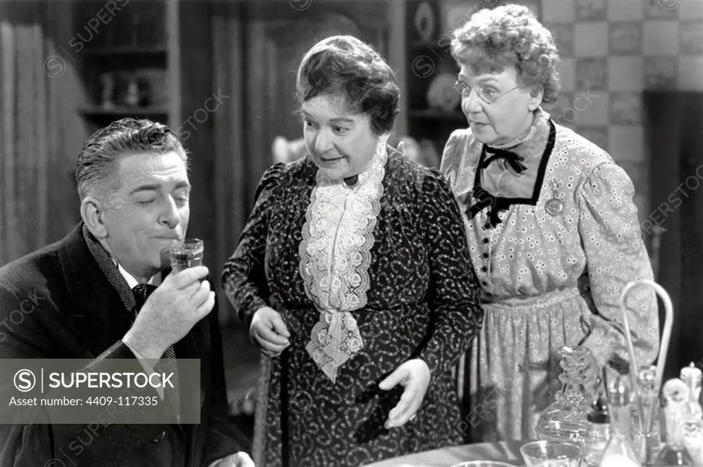 EDWARD EVERETT HORTON, JOSEPHINE HULL and PRISCILLA LANE in ARSENIC AND OLD LACE (1944), directed by FRANK CAPRA.