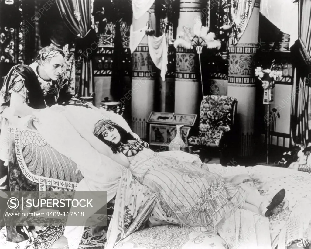 THEDA BARA and FRITZ LEIBER in CLEOPATRA (1917), directed by J. GORDON EDWARDS.