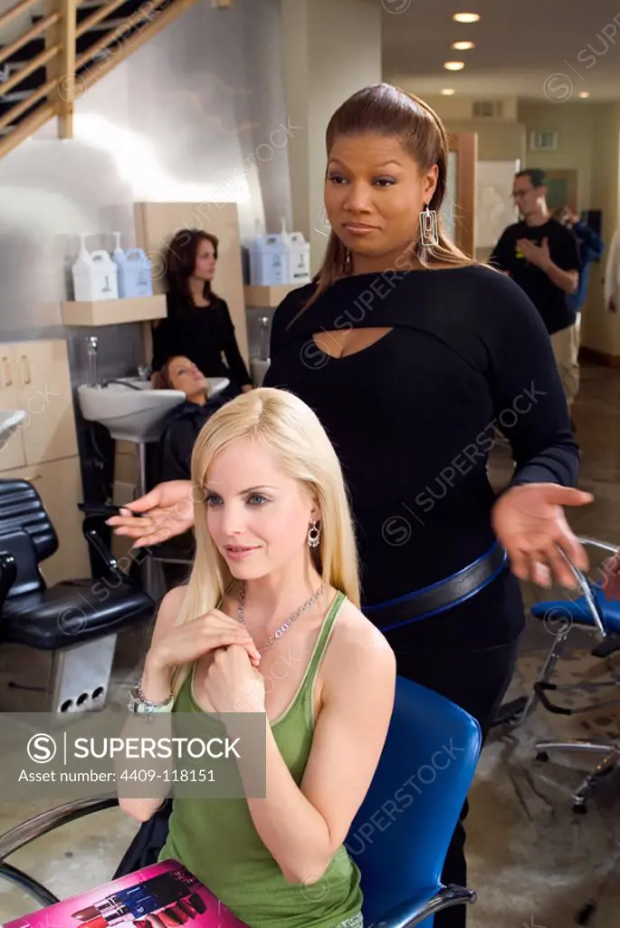 QUEEN LATIFAH and MENA SUVARI in BEAUTY SHOP (2005), directed by BILLE WOODRUFF.