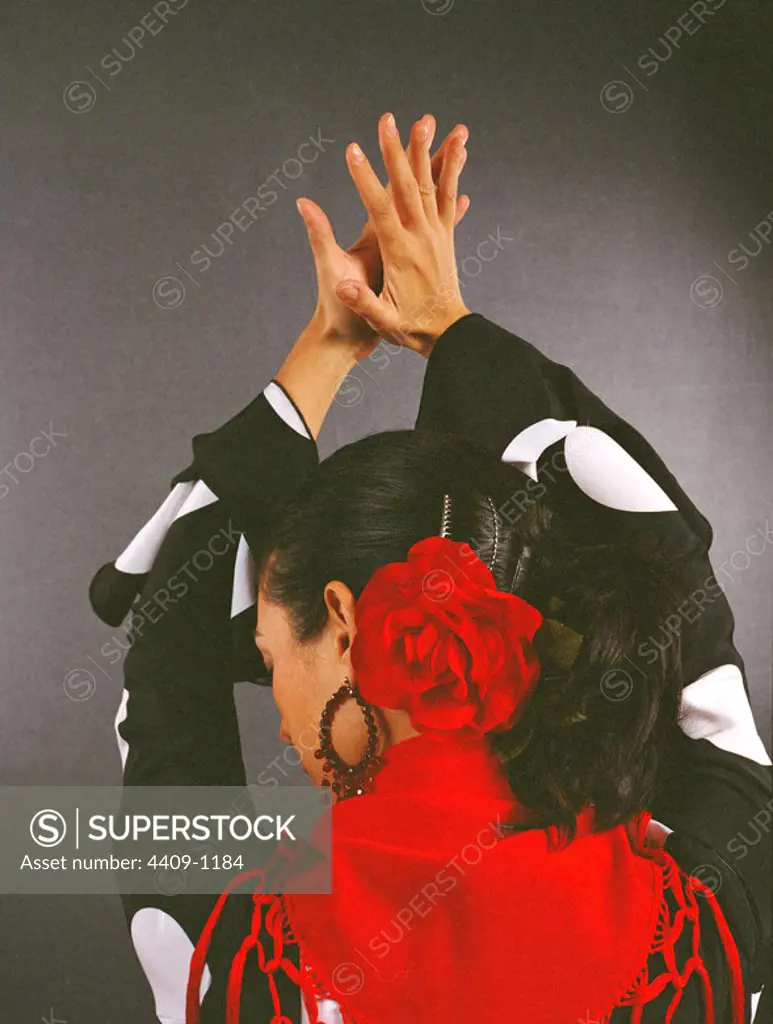 Flamenco woman, back turned, in a clapping hand position.