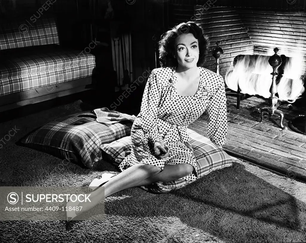 JOAN CRAWFORD in MILDRED PIERCE (1945), directed by MICHAEL CURTIZ.