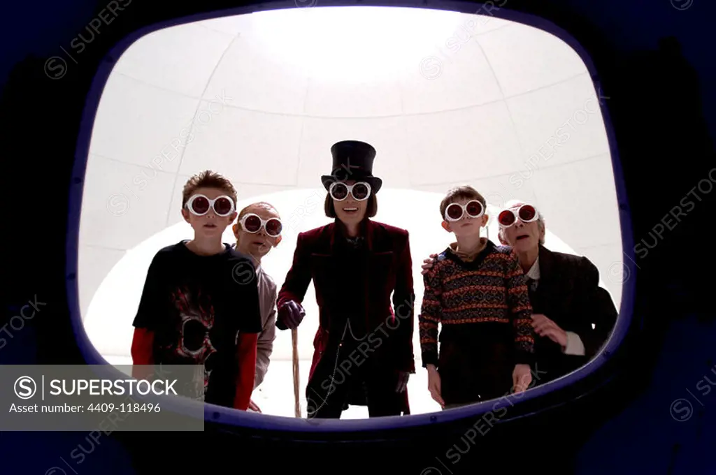 JOHNNY DEPP, FREDDIE HIGHMORE, JORDAN FRY, DAVID KELLY and ADAM GODLEY in CHARLIE AND THE CHOCOLATE FACTORY (2005), directed by TIM BURTON.