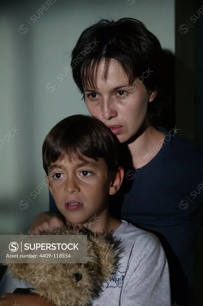 ARIADNA GIL and NACHO PEREZ in AUSENTES (2005), directed by DANIEL CALPARSORO.
