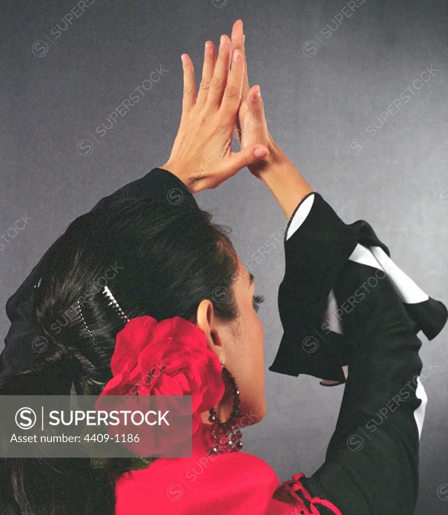 Flamenco woman, back turned, in a clapping hand position.