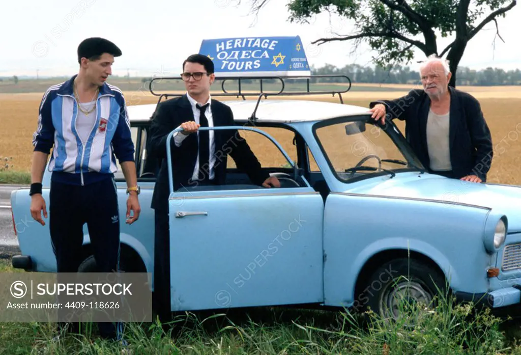 ELIJAH WOOD, EUGENE HUTZ and BORIS LESKIN in EVERYTHING IS ILLUMINATED (2005), directed by LIEV SCHREIBER.