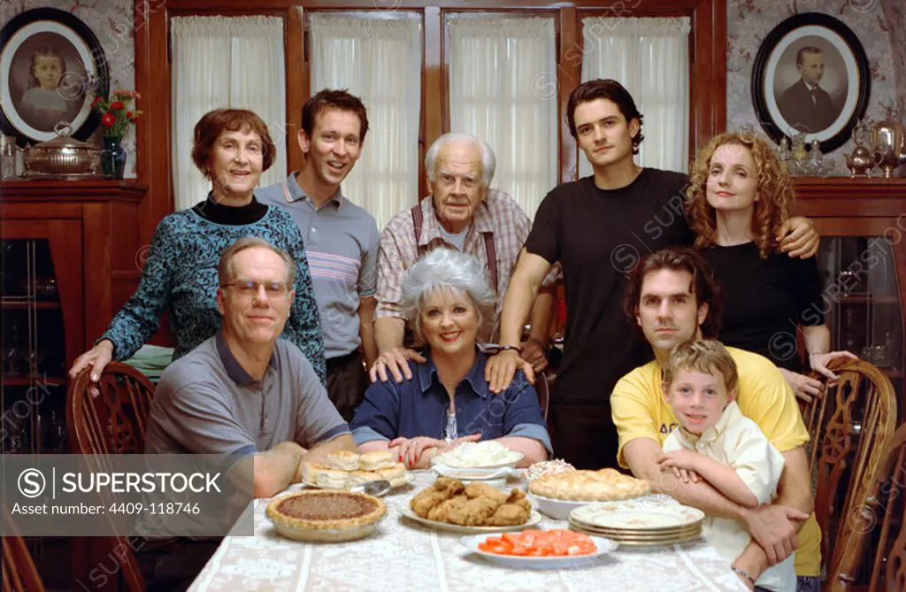 ORLANDO BLOOM, PAULA DEEN, LOUDON WAINWRIGHT, ALICE MARY CROWE, MICHAEL NAUGHTON, DAN BIGGERS, PATTY GRIFFIN, PAUL SCNEIDER, REID THOMPSON STEEN and MAXWELL MOSS STEEN in ELIZABETHTOWN (2005), directed by CAMERON CROWE.