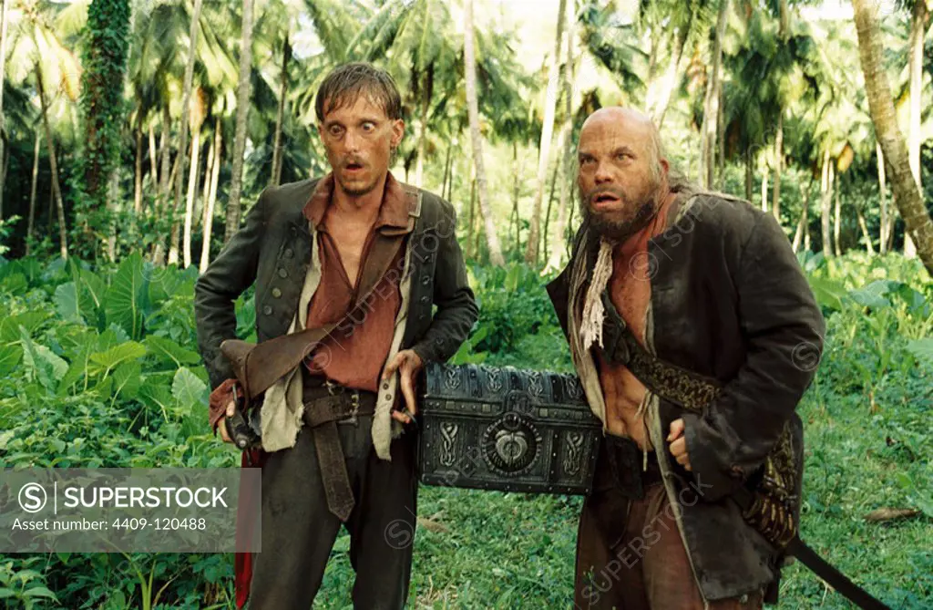 MACKENZIE CROOK and LEE ARENBERG in PIRATES OF THE CARIBBEAN: DEAD MAN'S CHEST (2006), directed by GORE VERBINSKI.
