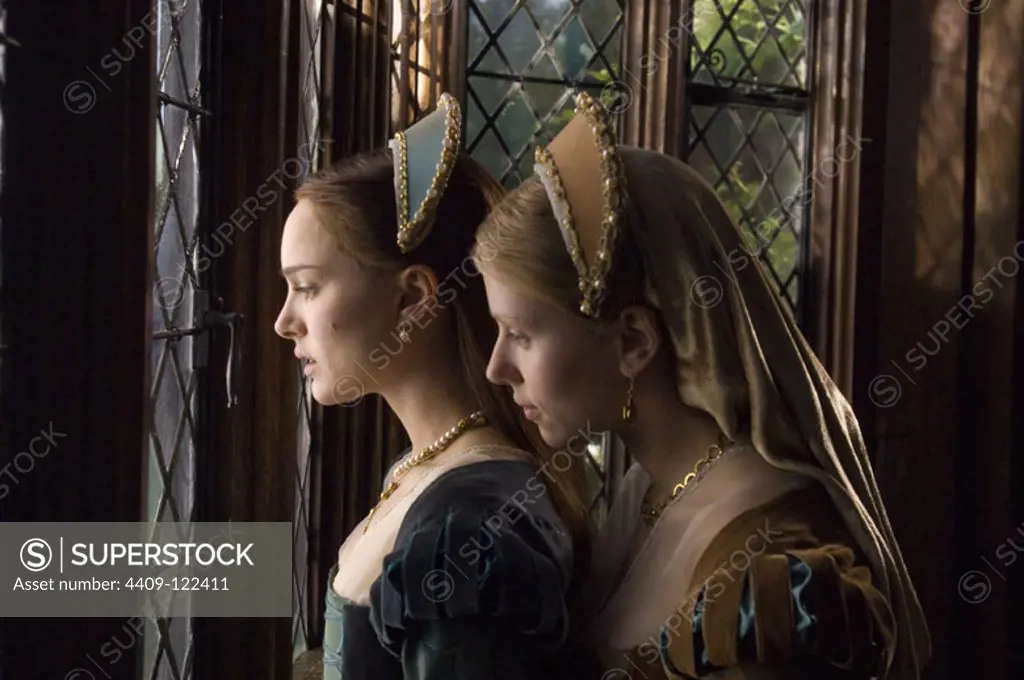 SCARLETT JOHANSSON and NATALIE PORTMAN in THE OTHER BOLEYN GIRL (2007), directed by JUSTIN CHADWICK.