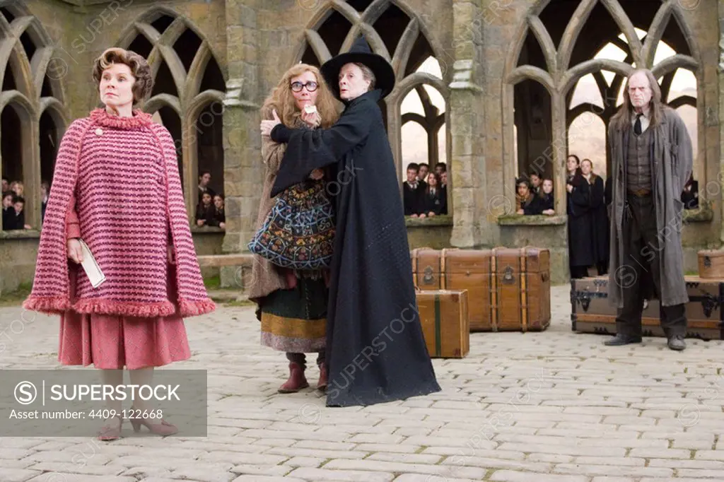 EMMA THOMPSON, DAVID BRADLEY, IMELDA STAUNTON and MAGGIE SMITH in HARRY POTTER AND THE ORDER OF THE PHOENIX (2007), directed by DAVID YATES.