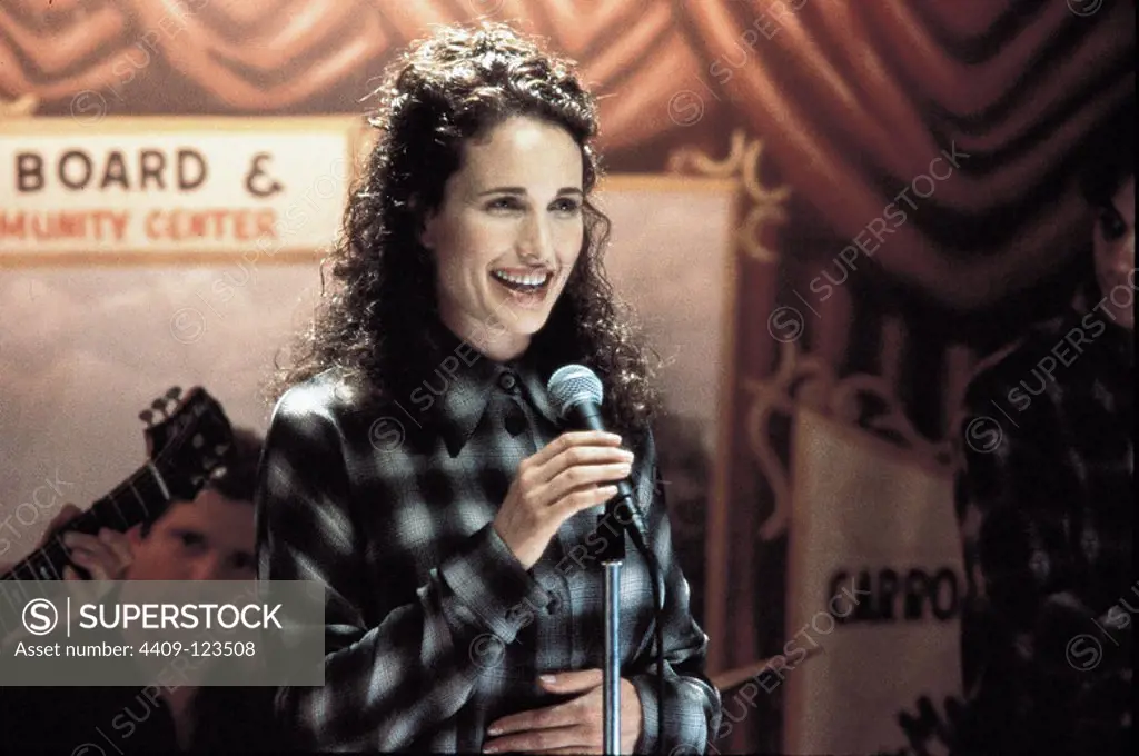 ANDIE MACDOWELL in MICHAEL (1996), directed by NORA EPHRON.