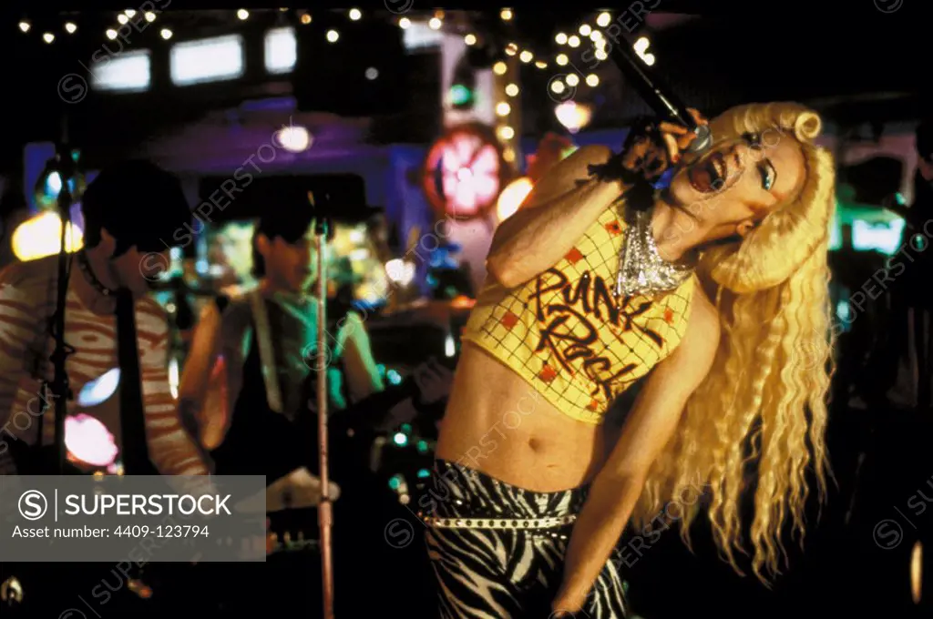 JOHN CAMERON MITCHELL in HEDWIG AND THE ANGRY INCH (2001), directed by JOHN CAMERON MITCHELL.