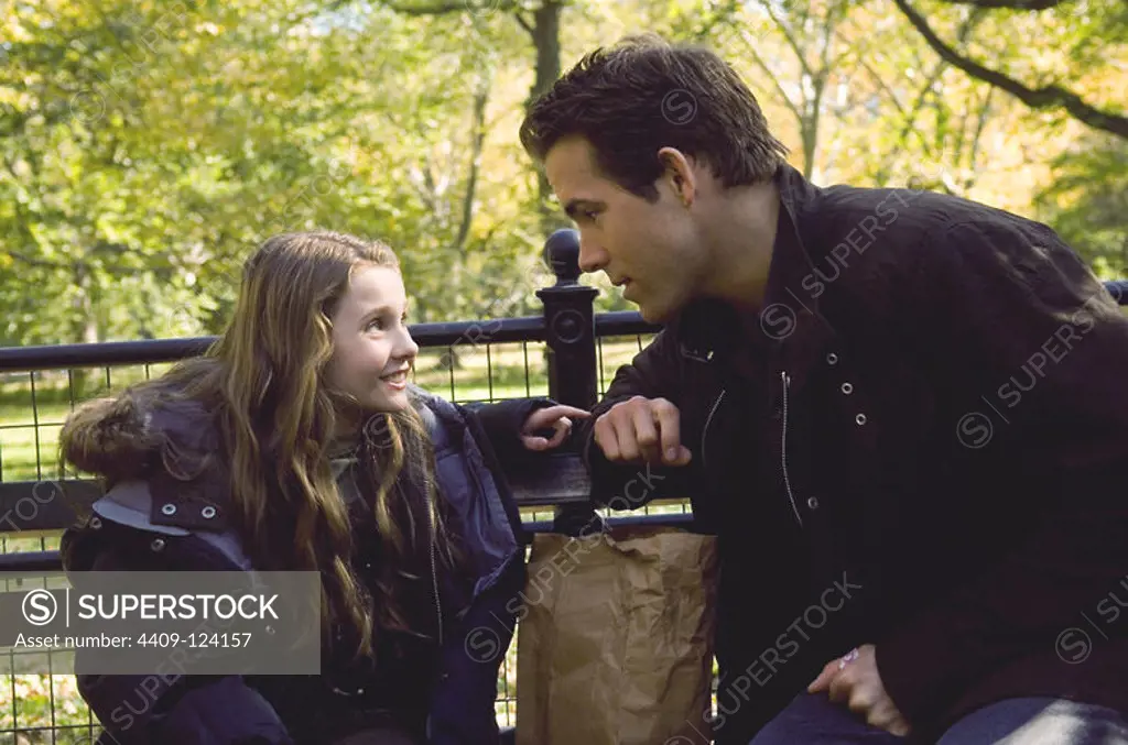RYAN REYNOLDS and ABIGAIL BRESLIN in DEFINITELY, MAYBE (2008), directed by ADAM BROOKS.