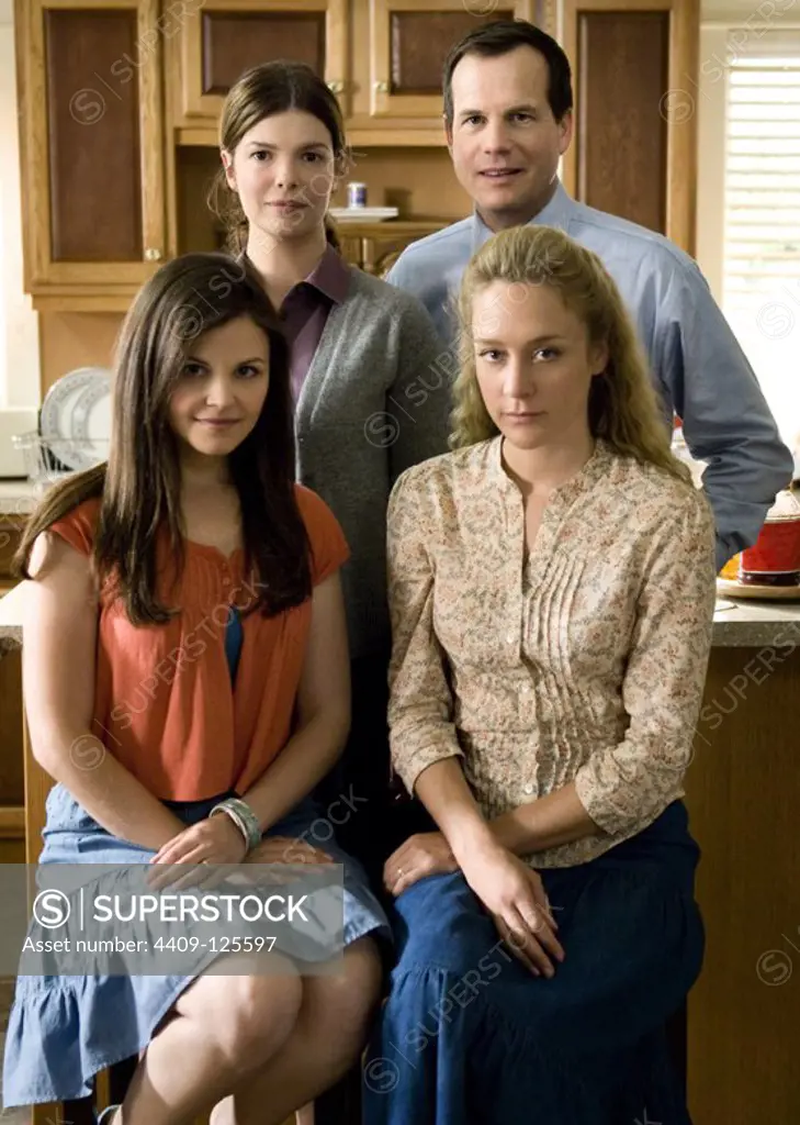 BILL PAXTON, CHLOE SEVIGNY, JEANNE TRIPPLEHORN and GINNIFER GOODWIN in BIG LOVE (2006) -Original title: BIG LOVE-TV-, directed by MARK V. OLSEN and WILL SCHEFFER.