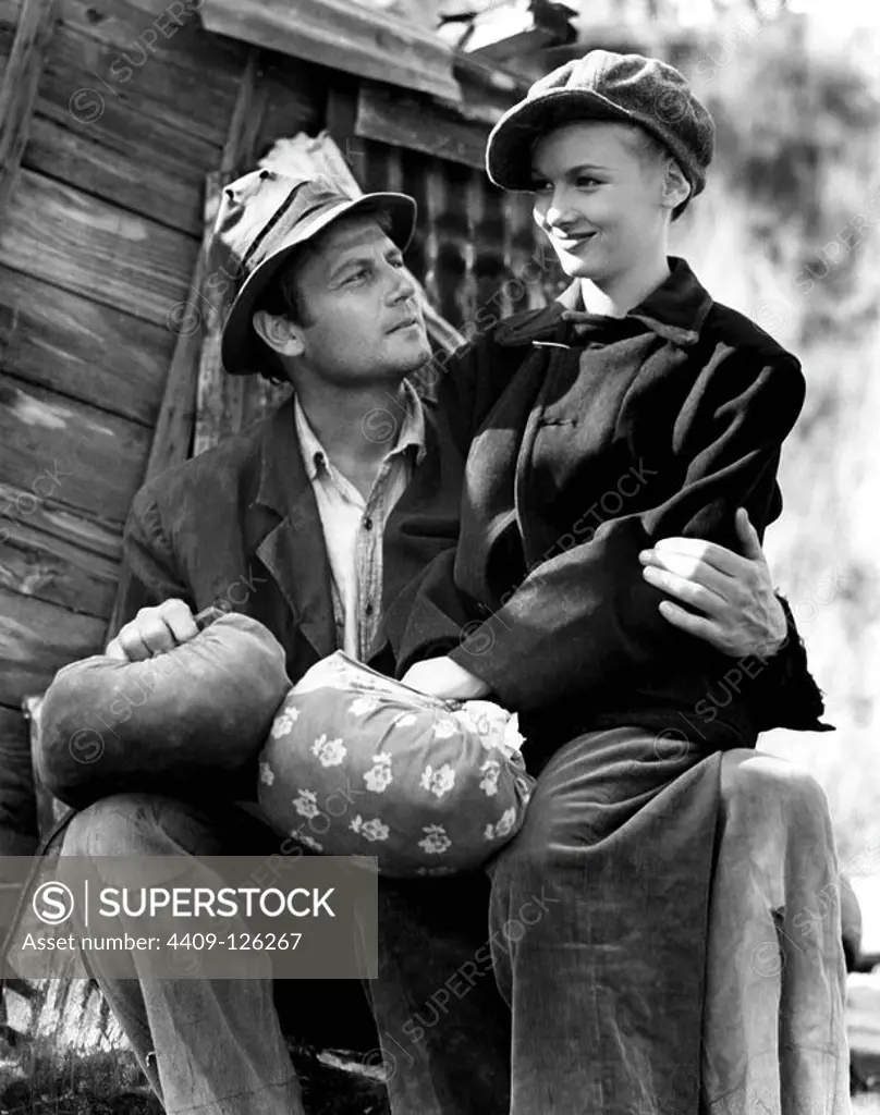 JOEL MCCREA and VERONICA LAKE in SULLIVAN'S TRAVELS (1941), directed by PRESTON STURGES.