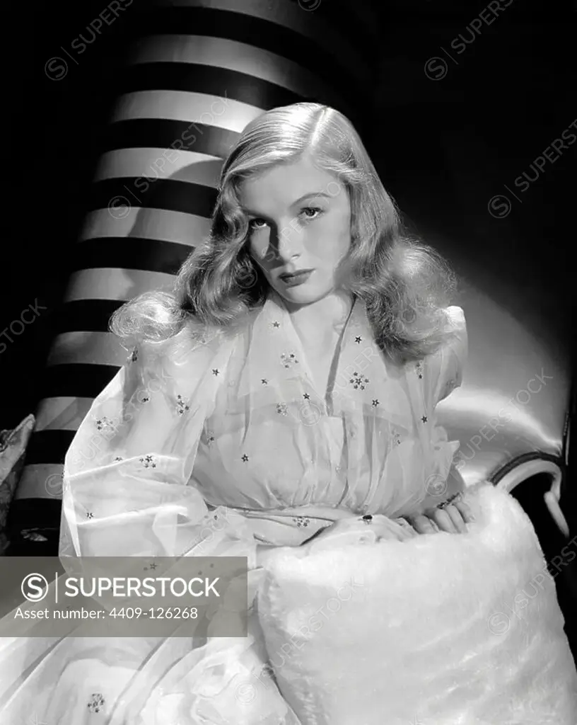 VERONICA LAKE in SULLIVAN'S TRAVELS (1941), directed by PRESTON STURGES.