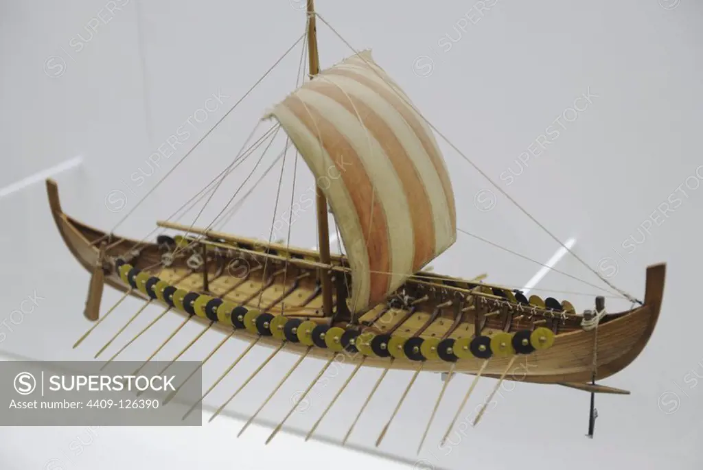 Viking Ship. Gokstad Ship, approx. 900 A.D. Was found in a burial place nera Gokstad, Norway. Replica. Scale: 1:50. Deutches Museum. Munich. Germany.