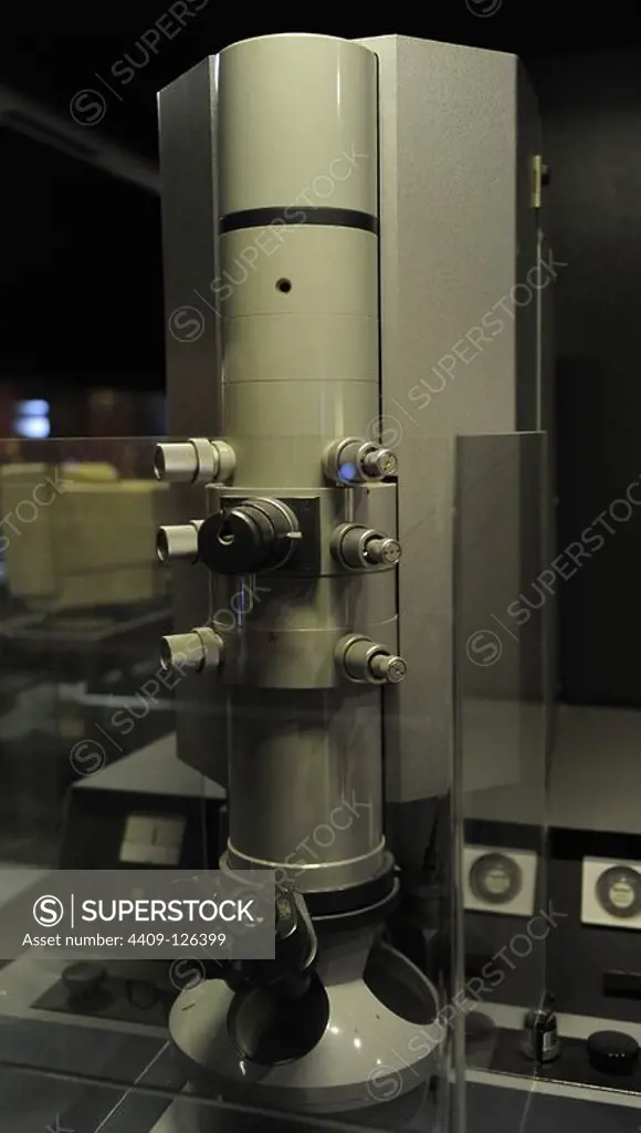 Transmission electron microscope "EM9". Signed: Carl Zeiss. 1964.