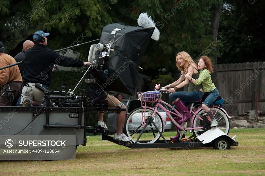 HEATHER GRAHAM and JORDANA BEATTY in JUDY MOODY AND THE NOT BUMMER SUMMER (2011), directed by JOHN SCHULTZ.