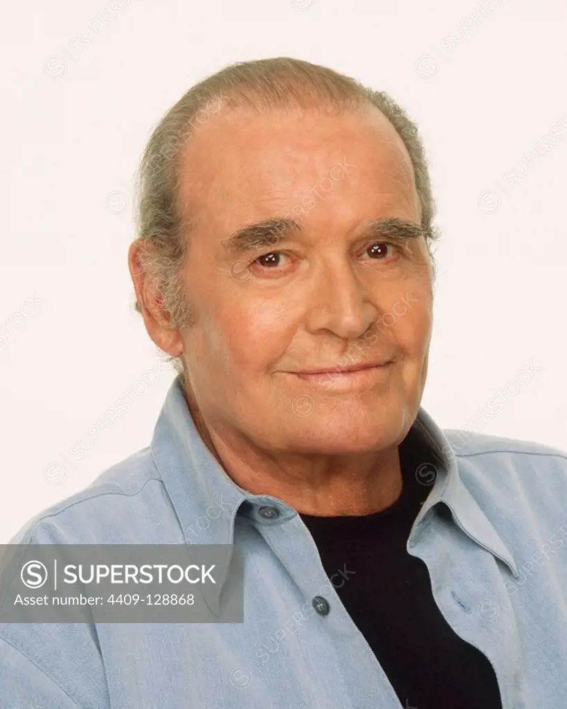 JAMES GARNER in 8 SIMPLE RULES... FOR DATING MY TEENAGE DAUGHTER (2002), directed by JAMES WIDDOES. Copyright: Editorial use only. No merchandising or book covers. This is a publicly distributed handout. Access rights only, no license of copyright provided. Only to be reproduced in conjunction with promotion of this film.