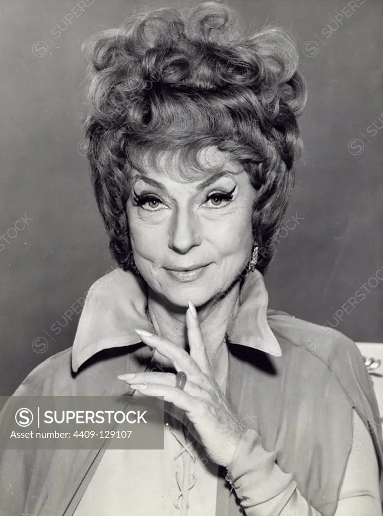 AGNES MOOREHEAD in BEWITCHED (1964).