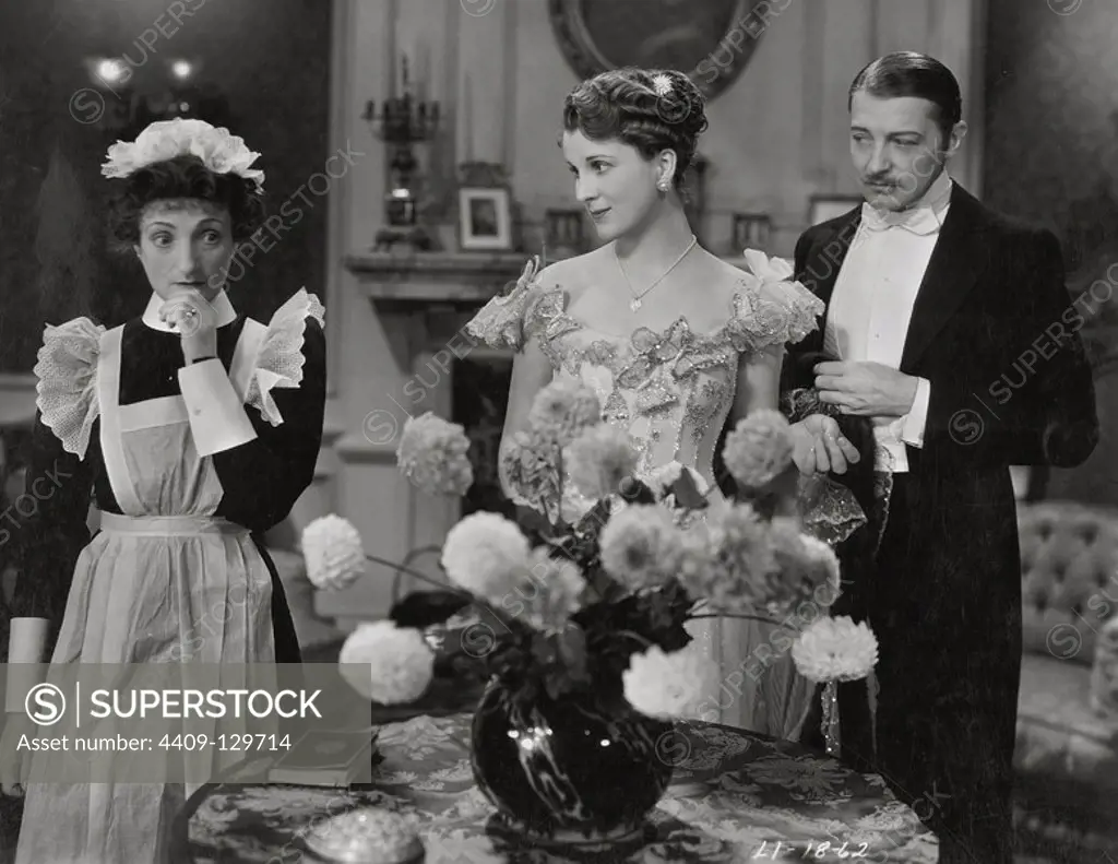 CLIVE BROOK, UNA O'CONNOR and DIANA WYNYARD in CAVALCADE (1933), directed by FRANK LLOYD.