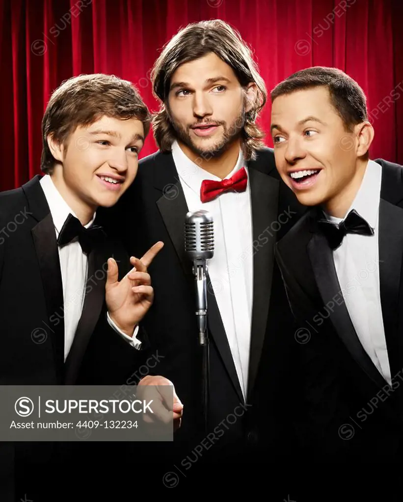 ASHTON KUTCHER, ANGUS T. JONES and JON CRYER in TWO AND A HALF MEN (2003), directed by LEE ARONSOHN and CHUCK LORRE.