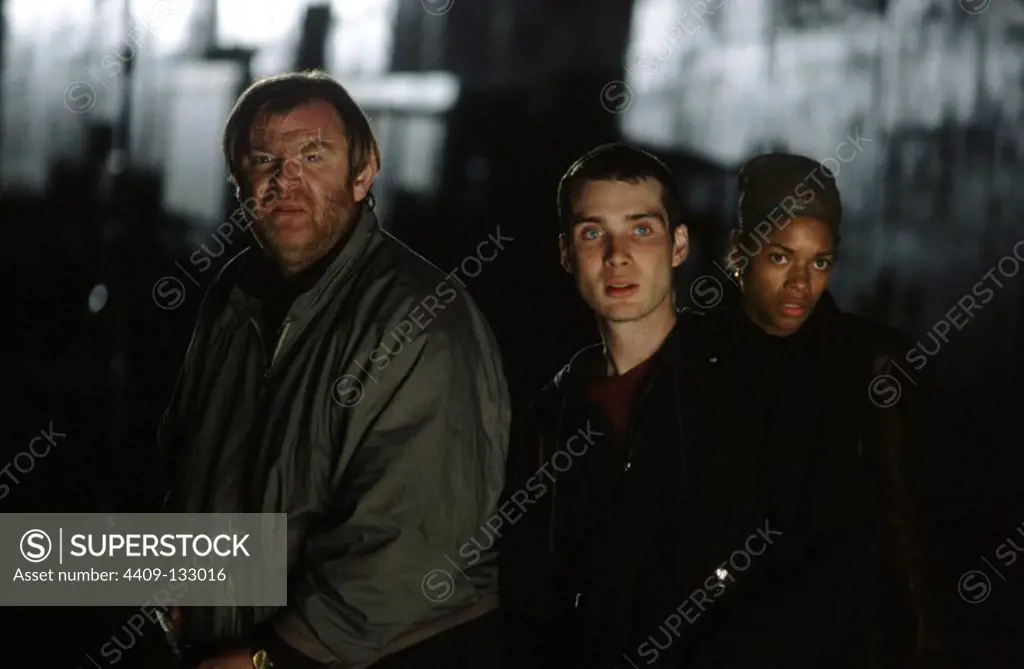 BRENDAN GLEESON, NAOMIE HARRIS and CILLIAN MURPHY in 28 DAYS LATER.. (2002), directed by DANNY BOYLE.