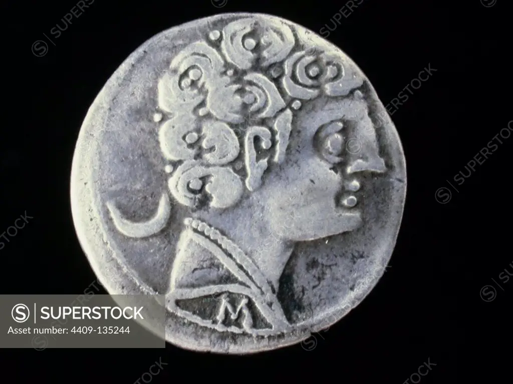 NUMISMATICA. MONEDA IBERICA. DENARIO DE PLATA. ANVERSO. CABEZA VARONIL MIRANDO A LA DERECHA. 100 A.C. (DEPOSITO: MUSEO ARQUEOLOGICO NACIONAL).