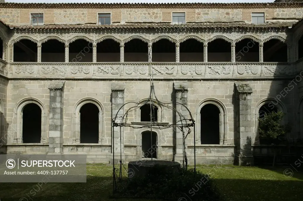 REAL MONASTERIO DE SANTO TOMAS Y PALACIO DE LOS REYES CATOLICOS. CLAUSTRO DEL SILENCIO.