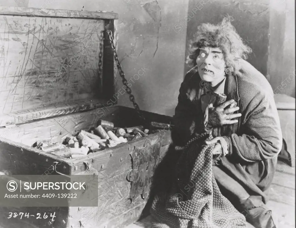 LON CHANEY in THE HUNCHBACK OF NOTRE DAME (1923), directed by WALLACE WORSLEY.