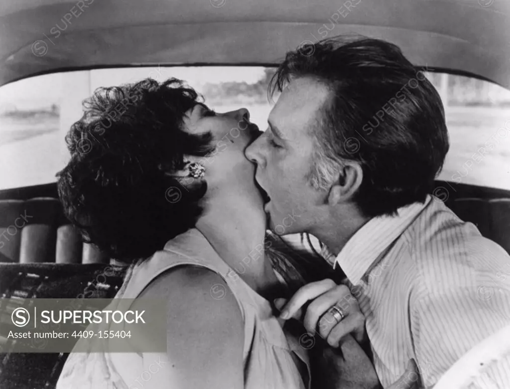 ELIZABETH TAYLOR and RICHARD BURTON in THE COMEDIANS (1967), directed by PETER GLENVILLE.
