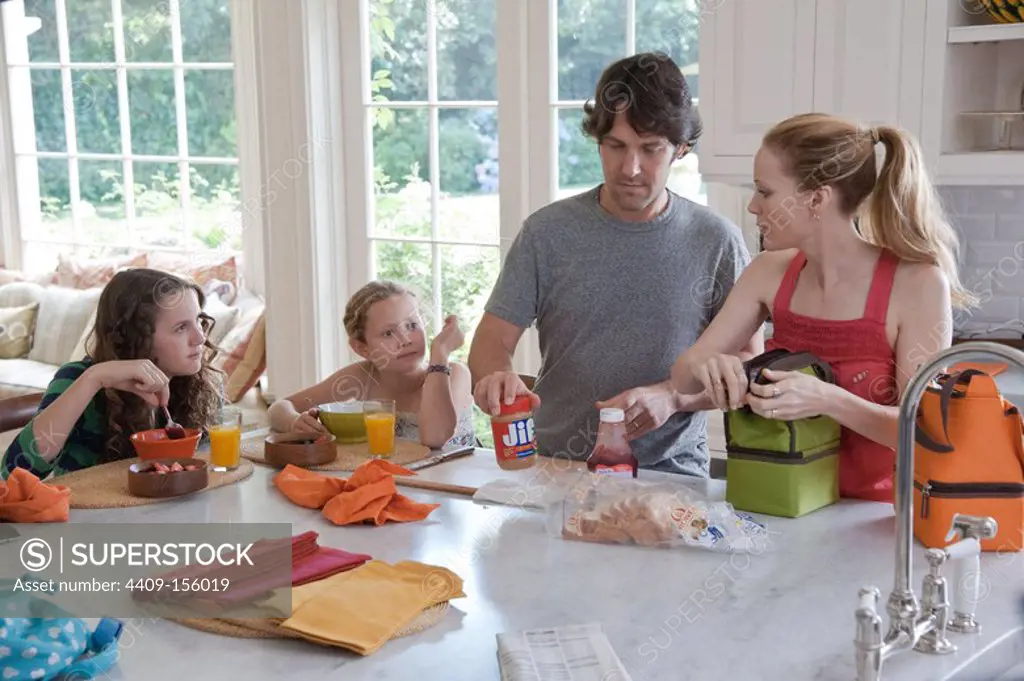 LESLIE MANN, PAUL RUDD, IRIS APATOW and MAUDE APATOW in THIS IS 40 (2012), directed by JUDD APATOW.