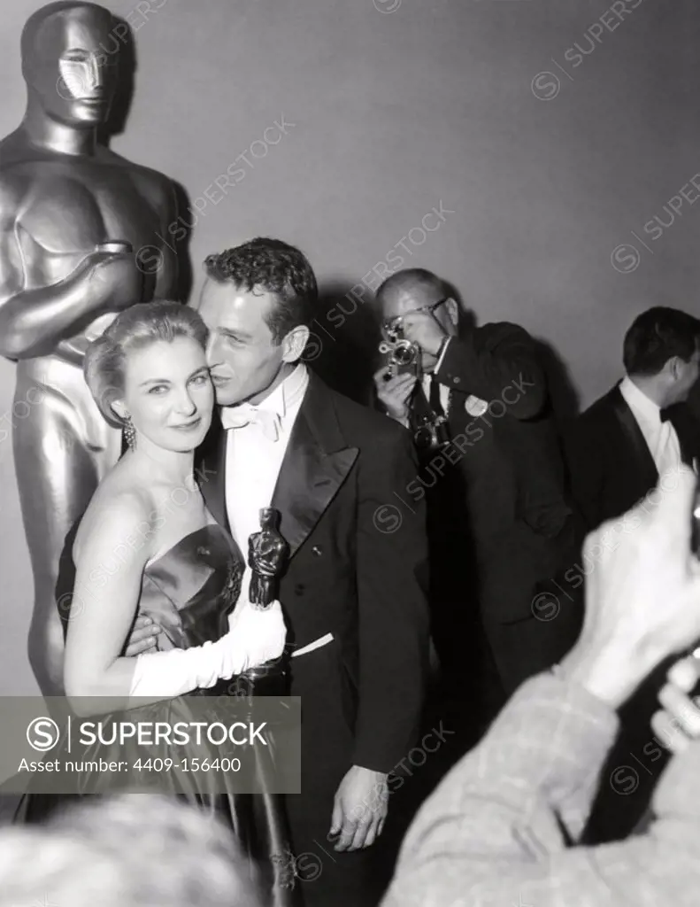 30th Academy Awards (1957). Joanne Woodward, best actress for "The Three Faces of Eve". Paul Newman accompanies her. 1958.