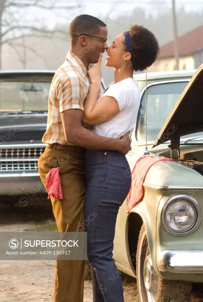ALICIA KEYS and NATE PARKER in THE SECRET LIFE OF BEES (2008), directed by GINA PRINCE-BYTHEWOOD.