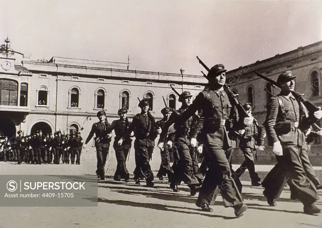 Spanish Civil War (1936-1939). Military Parade of the Republican People's Army. Carabineros en instrucción del ejército popular republicano. Civil War.