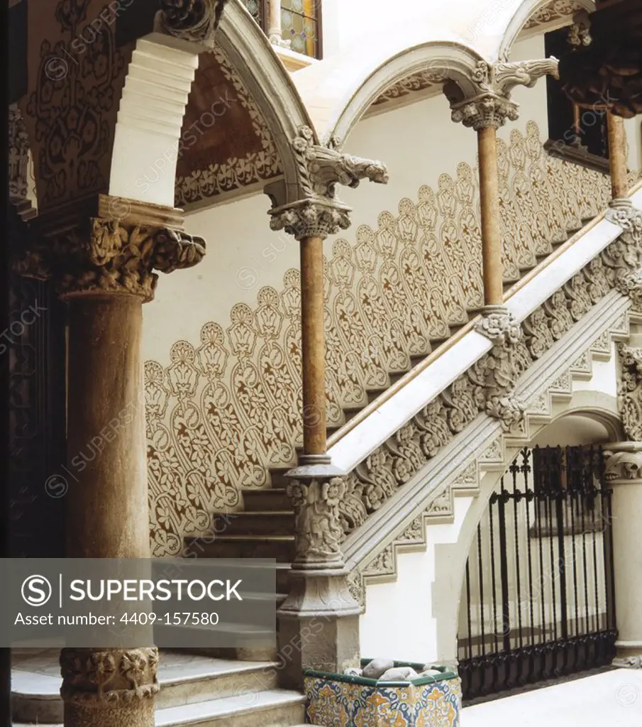 Casa Macaya, Large staircase which only permits acces to the main floor, property of the Macaya Family. Author: JOSEP PUIG I CADAFALCH.