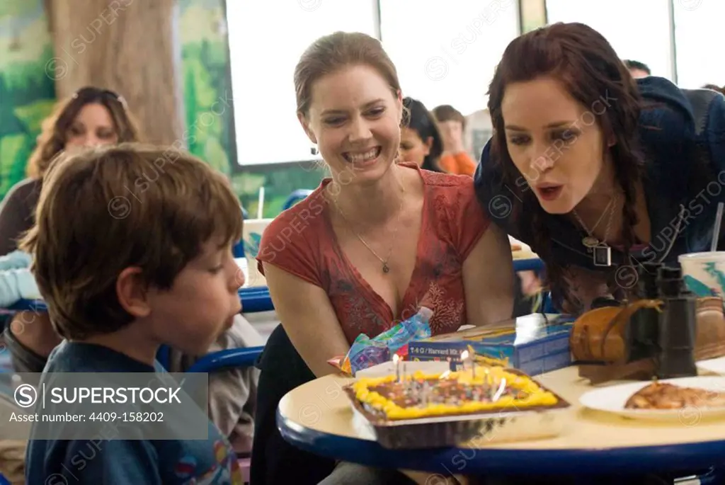 AMY ADAMS, EMILY BLUNT and JASON SPEVACK in SUNSHINE CLEANING (2008), directed by CHRISTINE JEFFS.