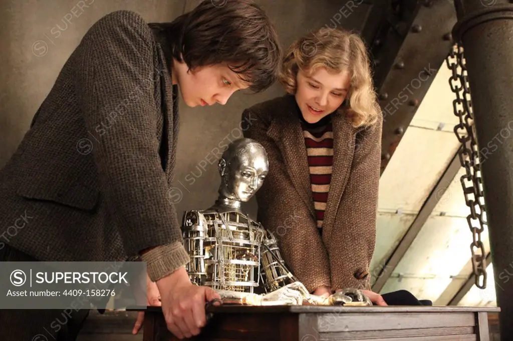 CHLOE GRACE MORETZ and ASA BUTTERFIELD in HUGO (2011), directed by MARTIN SCORSESE. Copyright: Editorial use only. No merchandising or book covers. This is a publicly distributed handout. Access rights only, no license of copyright provided. Only to be reproduced in conjunction with promotion of this film.