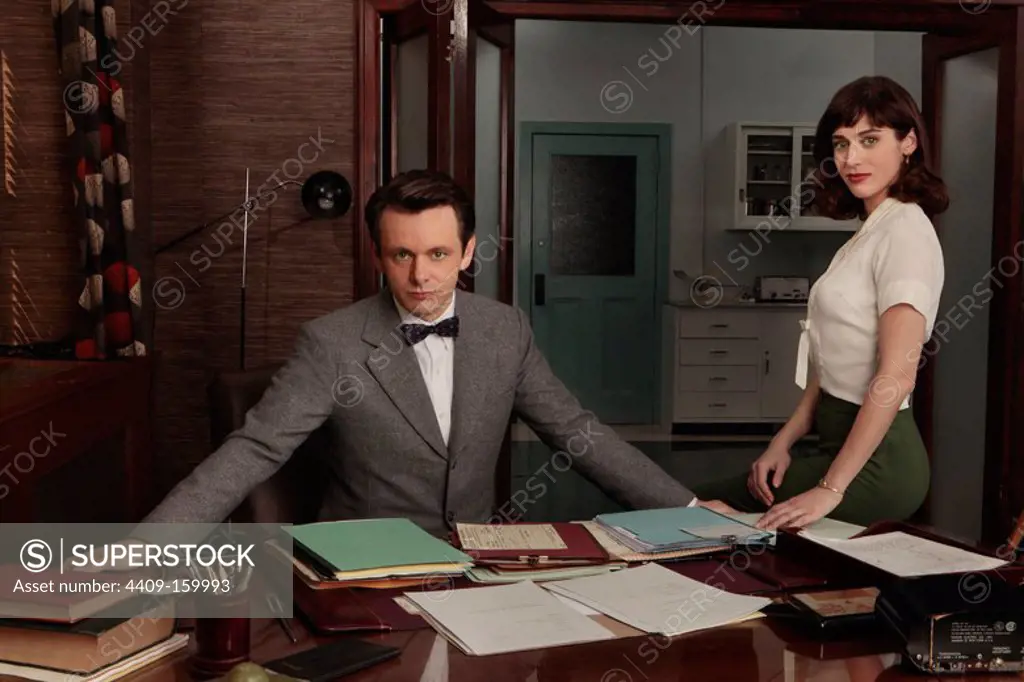 MICHAEL SHEEN and LIZZY CAPLAN in MASTERS OF SEX (2013), directed by MICHAEL APTED and MICHAEL DINNER.