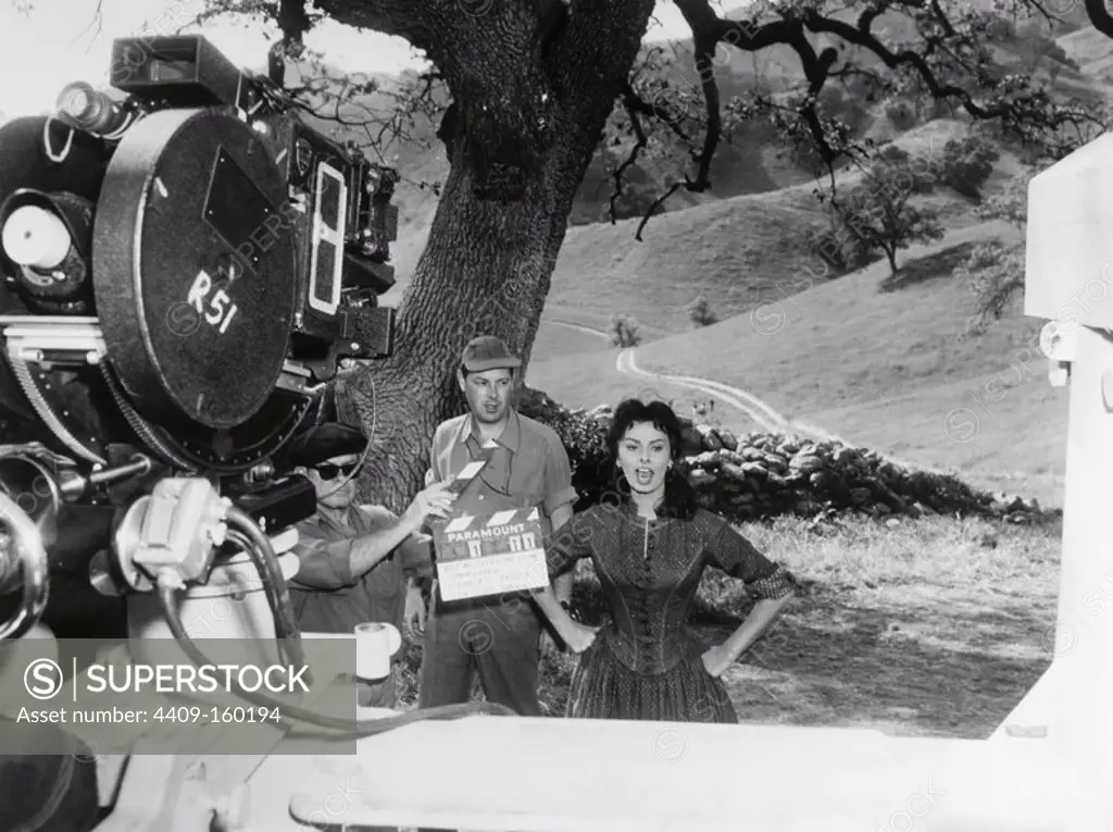 DELBERT MANN and SOPHIA LOREN in DESIRE UNDER THE ELMS (1958), directed by DELBERT MANN.