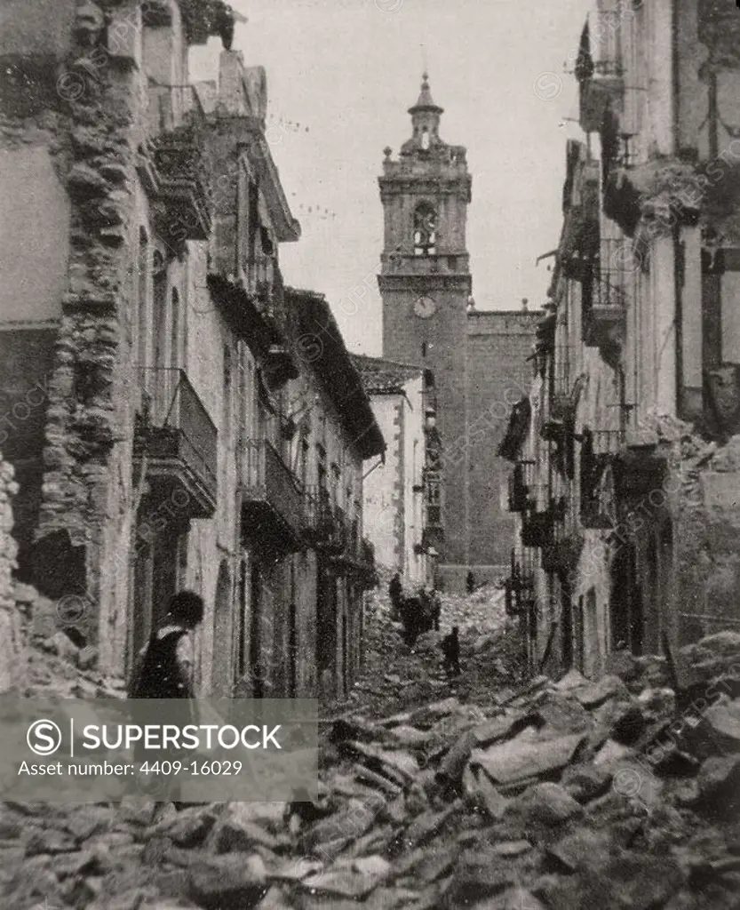 Spanish Civil War (1936-1939). Damages caused by the Civil War . Ruinas de la Guerra Civil. Photograph 1936. Albocacer, Castellón Province. Location: EXTERIOR. ALBOCACER.