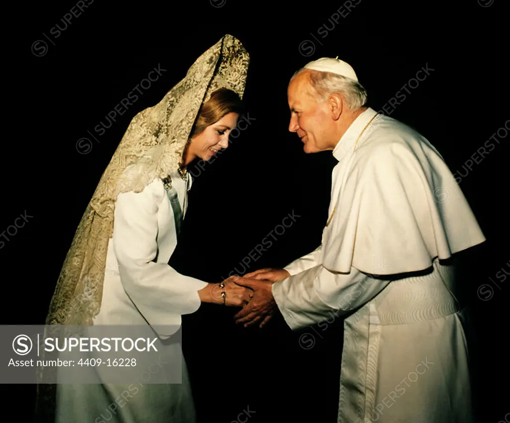John Paul II and Queen Sofia of Spain. Madrid, Reina Sofia museum. Pope John Paul II. SOFIA REINA DE ESPAÑA. SOFIA DE GRECIA. WOJTYLA KAROL.