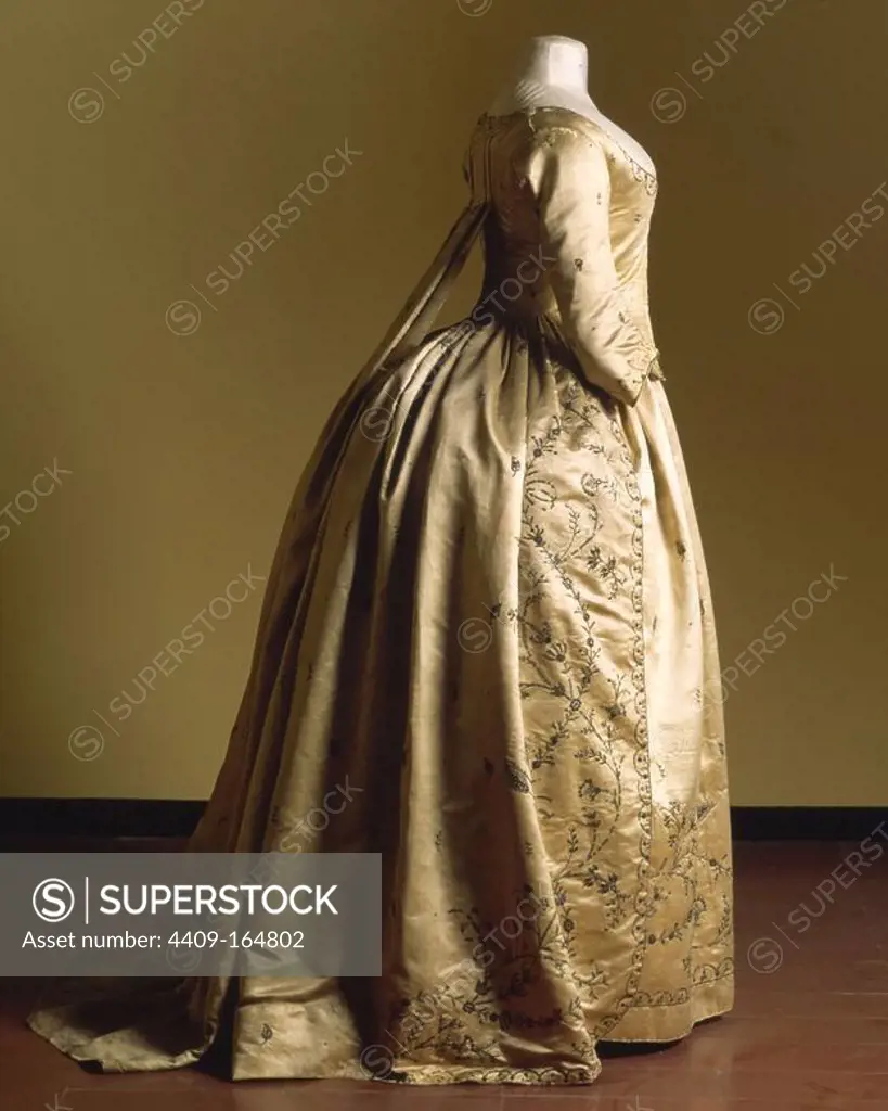 Female dress, 18th century. Museum: Museu Textil i d'Indumentaria, Barcelona.