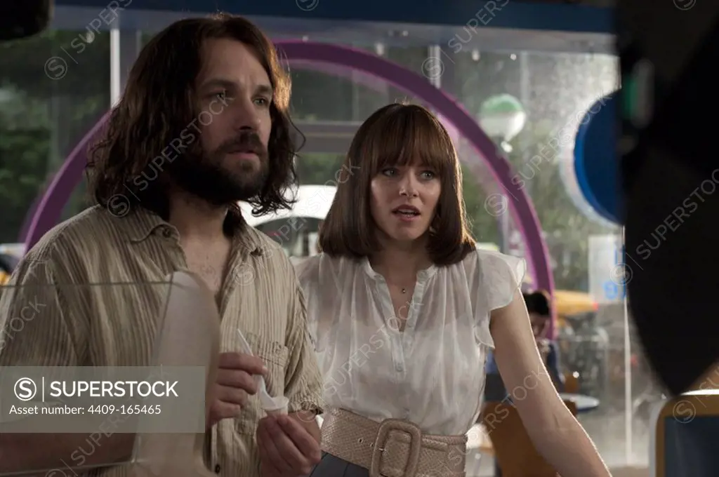 ELIZABETH BANKS and PAUL RUDD in OUR IDIOT BROTHER (2011), directed by JESSE PERETZ.